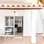 Yesenia Vv Airport Apartment *