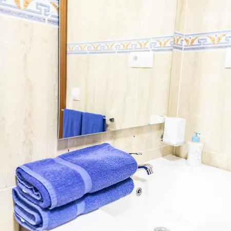 Yesenia Vv Airport Apartment